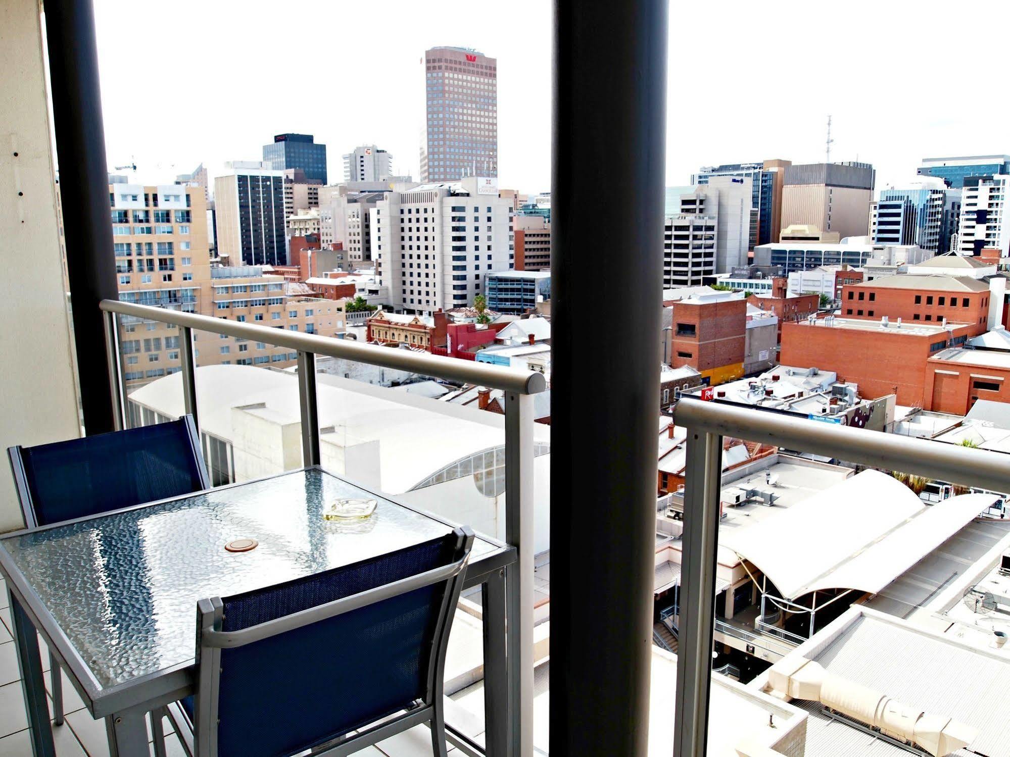 Adelaide Dress Circle Apartments - North Terrace Экстерьер фото