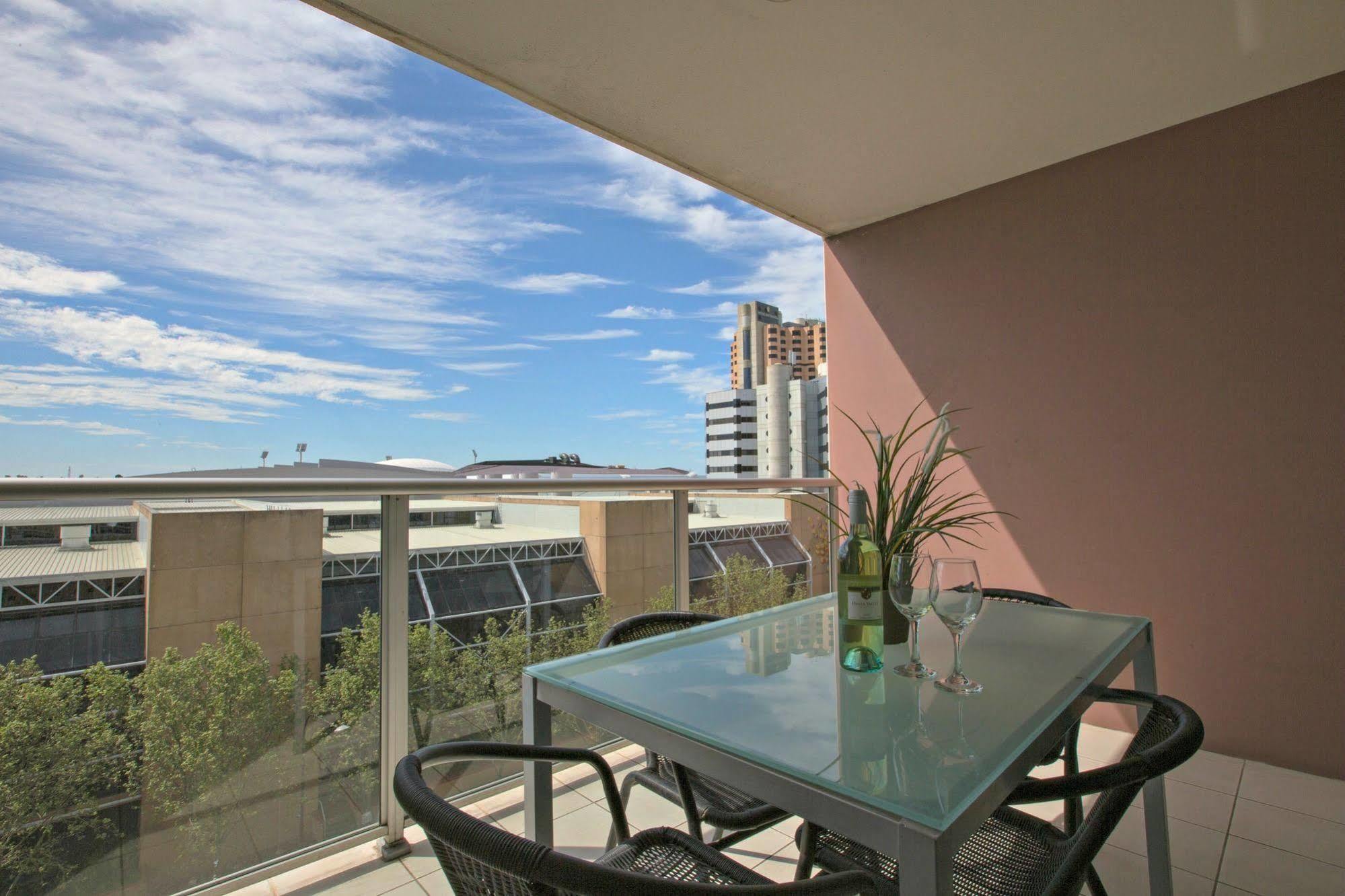 Adelaide Dress Circle Apartments - North Terrace Экстерьер фото